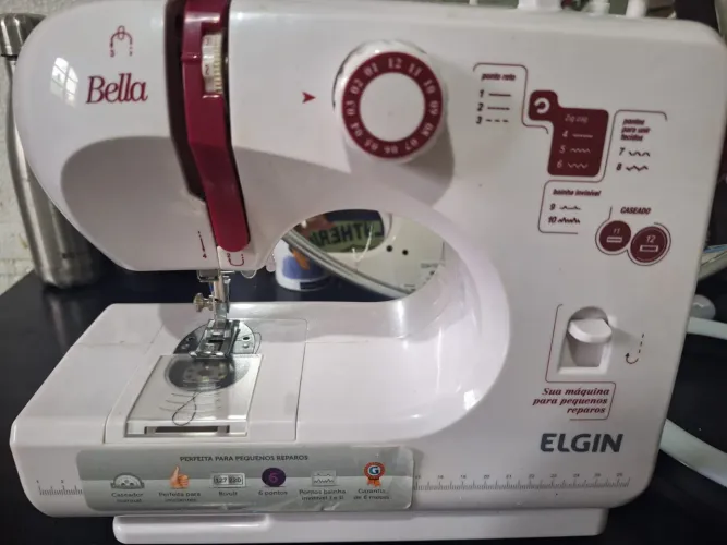 Máquina de costura Elgin 
