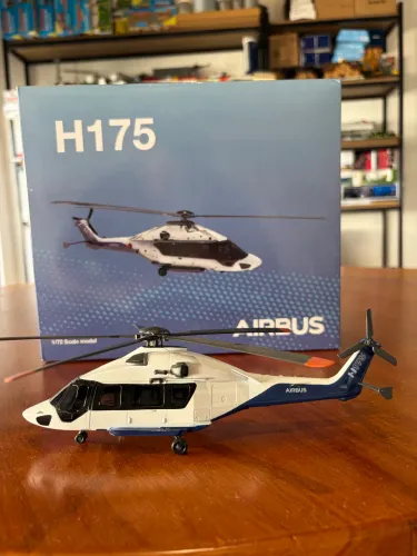 Miniatura de helicóptero Airbus H175 1/72