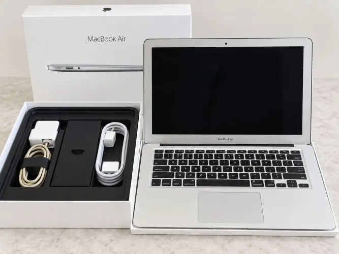 MacBook Air 13? 2015 i7 8GB SSD 128GB + Caixa e Carregador