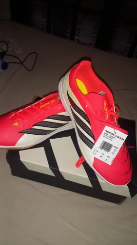 CHUTEIRA ADIDAS PREDATOR NOVA SALÃO