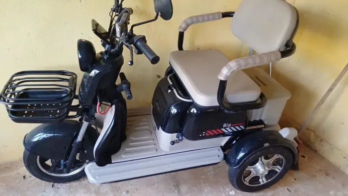 Triciclo elétrico