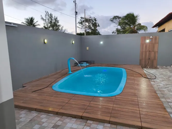 Alugo casa com piscina na praia da Caueira