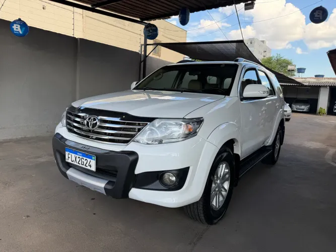 Toyota Hilux SW4 SR 4X2 2.7/ 2.7 Flex 16V Aut. 2014