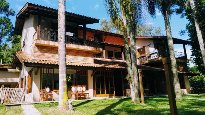 Casa em Condomínio Fechado, Embu Colonial 2 km do Centro de Embu das Artes