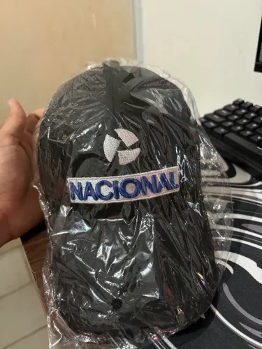 Boné Senna preto