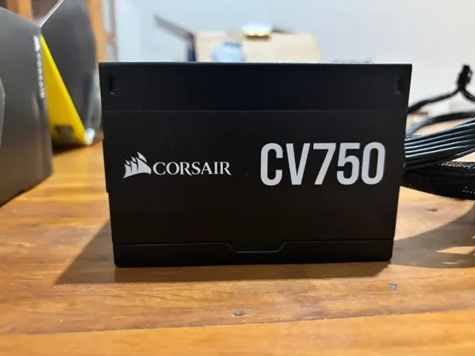 Fonte Corsair CV750, 750W, 80 Plus Bronze
