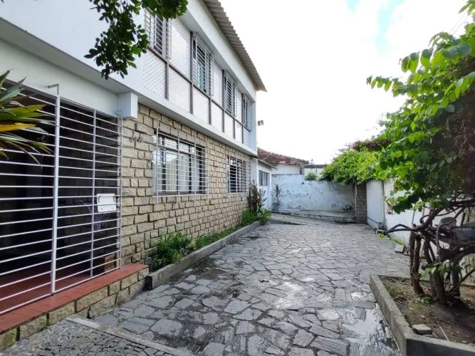 Casa Av. Norte - Revenda