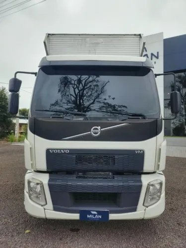 CAMINHÃO BAÚ TOCO VM 270 2021