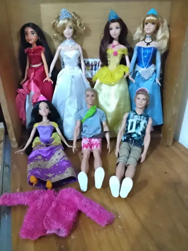 Lote bonecas princesas disney e barbie ken