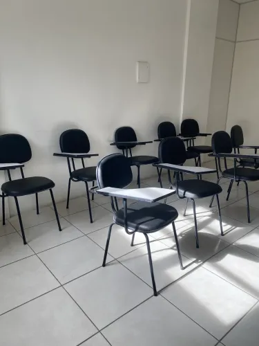 Cadeira universitária 1=100R$