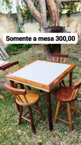 Mesa para 4 lugares com porcelanato