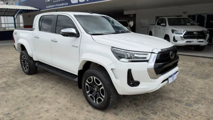 Toyota Hilux CD SRX Plus 4X4 2.8 TDI Die. Aut. 2024
