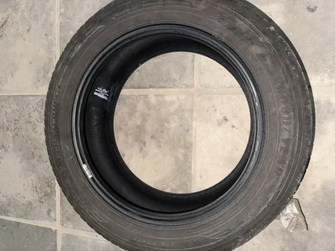 Pneu 215/55R17 meia vida