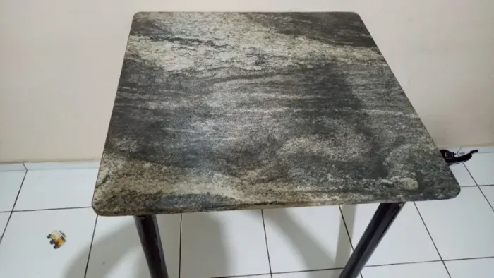 Mesa de mármore para 4 lugares