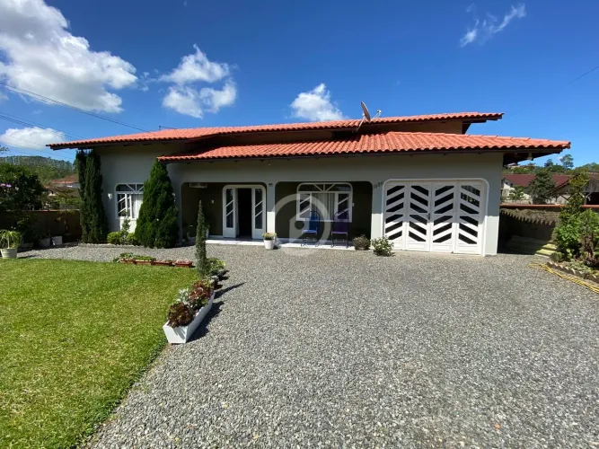 Casa à venda no bairro Corticeira - Guaramirim/SC