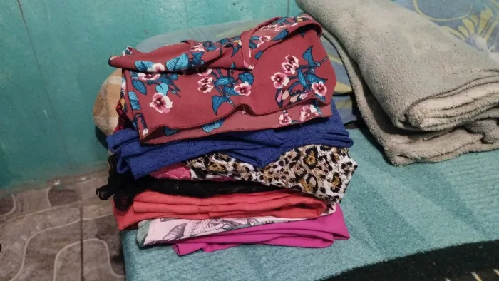 (10) PEÇAS DE ROUPA (G)