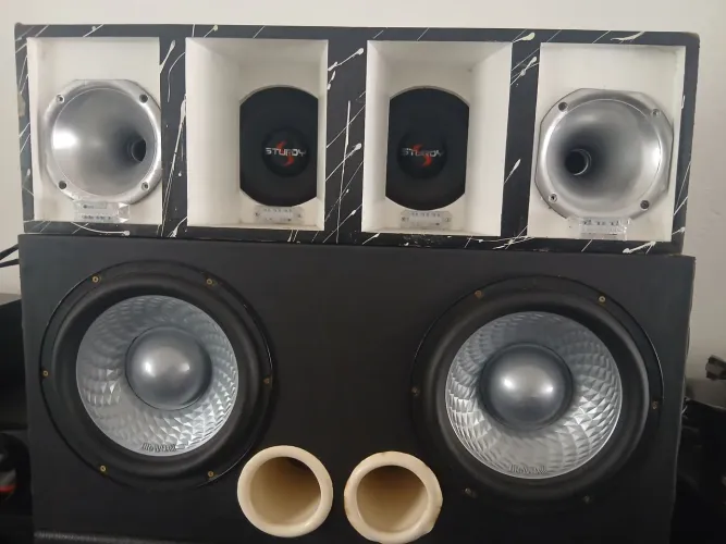 Som Automotivo - 2 Bravox 12" Uxp de 500rms (tetinha) + 2 medio de 8" + 2 D200