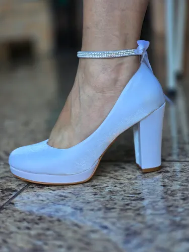 Scarpin Branco de Noiva - Salto Grosso - Tam. 35