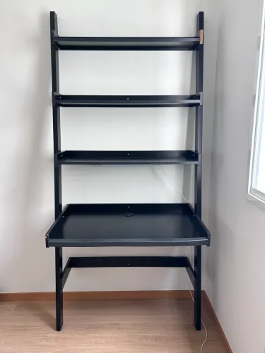 Estante de estudo com luminaria e protetor de borda - R$600,00