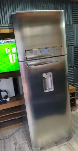Geladeira Electrolux Grande Frost Free inox