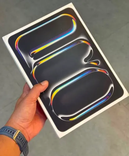 iPad Pro 13 polegadas - 256GB Wi-Fi | M5 - black lacrado
