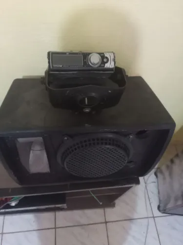 Vendo está caixa de som e esse toca CD funcionando perfeitamente oportunidade única