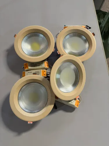 Kit com 4 Spots LED de embutir com driver