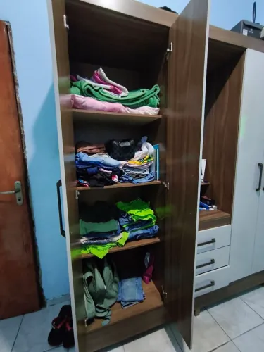 Guarda roupas solteiro