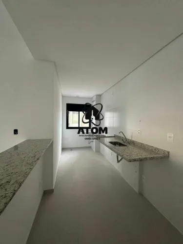 Apartamento com sacada à venda em Taubaté.