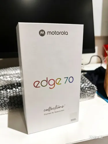 Smartphone Motorola Edge 70 5G Crystals by Swarovski - 512GB 24GB - Cloud Dancer