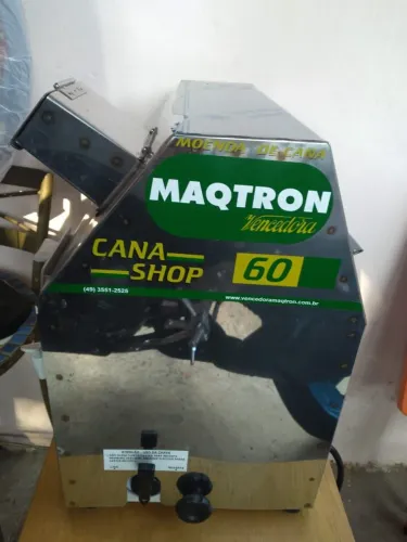 Máquina de moer cana e suco 