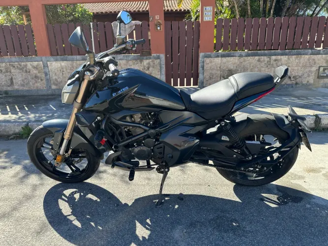 Vendo Zontes V310 muito nova.