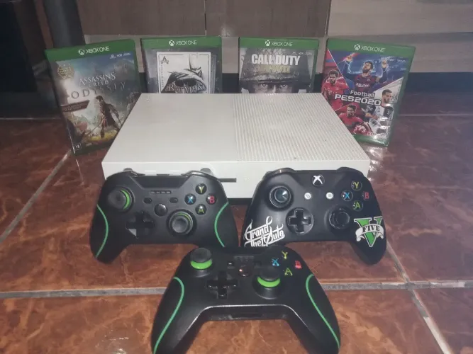 Xbox one S 500gb com controle e jogos