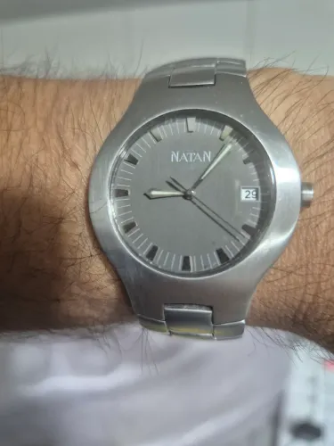 Relógio NATAN EM AÇO ESCOVADO À QUARTZ - IMPECÁVEL