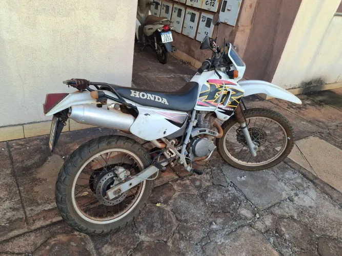 Vendo xr 200 ano 2001