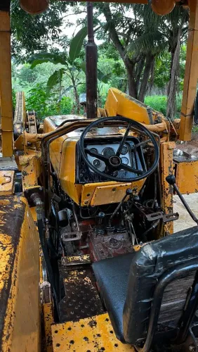 Retroescavadeira Massey Ferguson MF 86