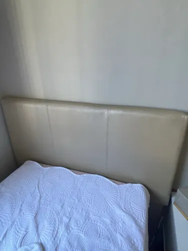 Cabeceira viúva e solteiro