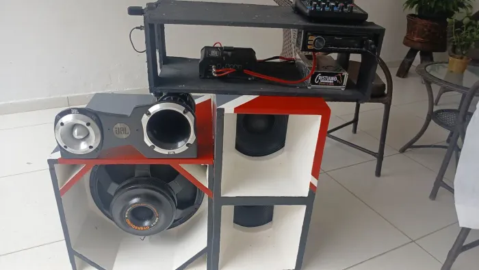 Vendo caixa trio nova completa 