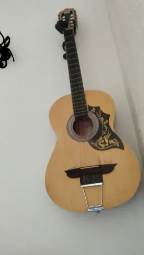 Viola caipira feito a mão, ótima sonoridade.