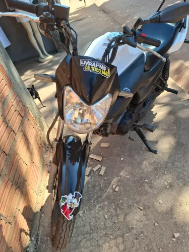 Vendo essa moto factor 150 2023 em dia toda revisada único dono.