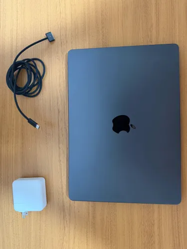 MacBook Pro 14 M5 16GB 512GB Space Black - Garantia Apple ate 02/27