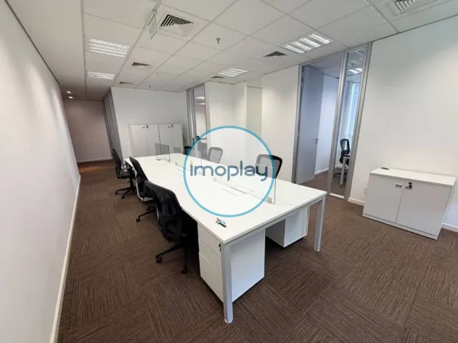 Sala Comercial Mobiliada de 130 m² na Berrini, com 4 Vagas de Garagem
