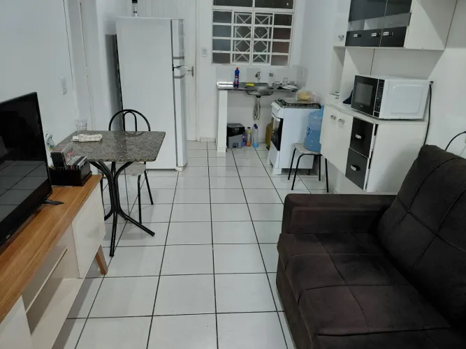 Alugo kitnet mobiliada em ótima localização no bairro Dom Aquino. 