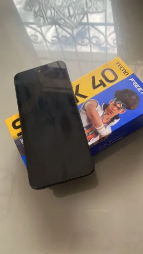 Vendo tecno spark 40 tirado a um mês de loja