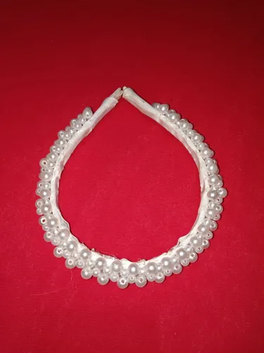 Tiara Bordada Fina Branca de Pérolas