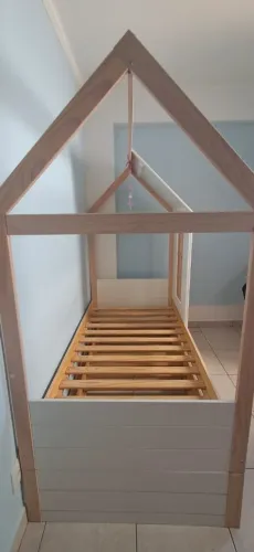 Cama casinha com 2 colchões