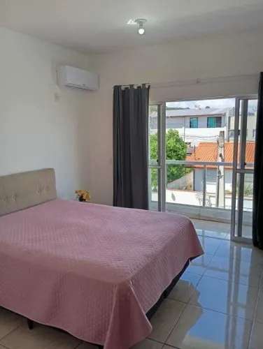 Terreno com 1 sobrado + 2 apartamentos em Perequê, Porto Belo - Venda R$ 2.500.000