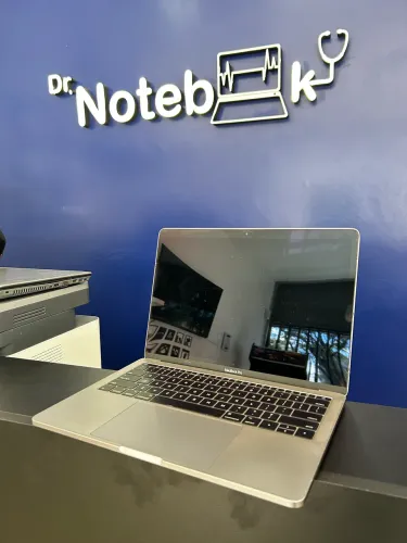 MacBook Pro, Intel core i5, 8GB RAM, SSD 128GB