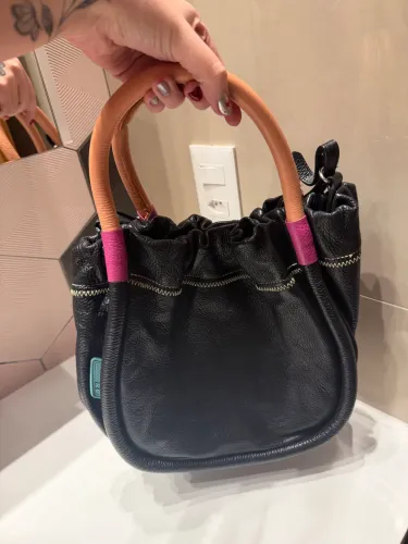 Bolsa arezzo couro