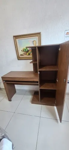 Escrivaninha com Estante Lateral e Armário - Madeira/MDF Marrom